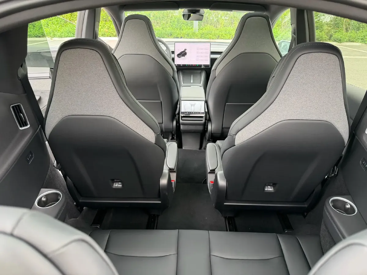 2025 Tesla Model Y L BEV,autocango,china used car exporter,china ev exporter,chinese used car exporter,chinese used ev exporter