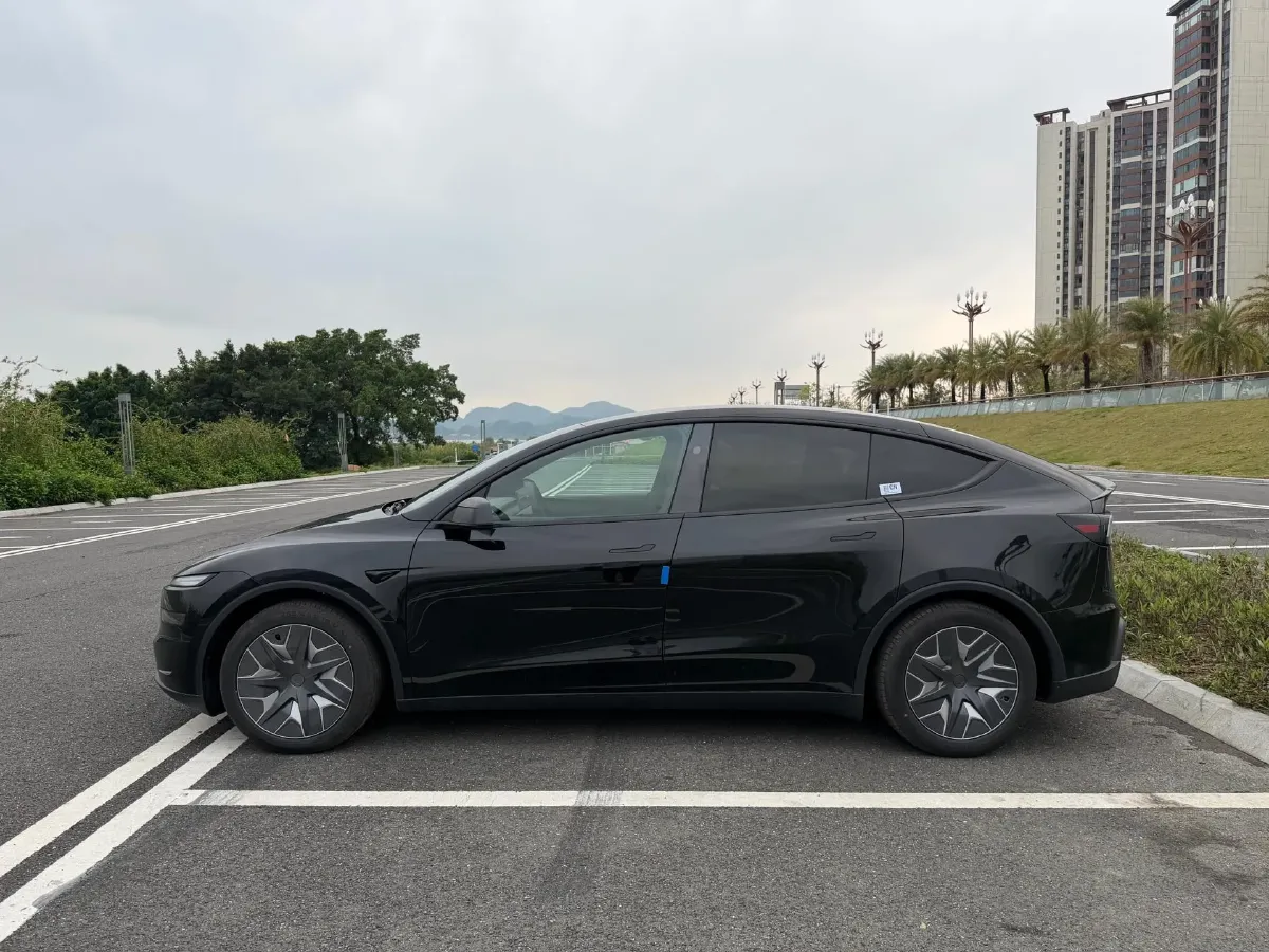 2025 Tesla Model Y L BEV,autocango,china used car exporter,china ev exporter,chinese used car exporter,chinese used ev exporter
