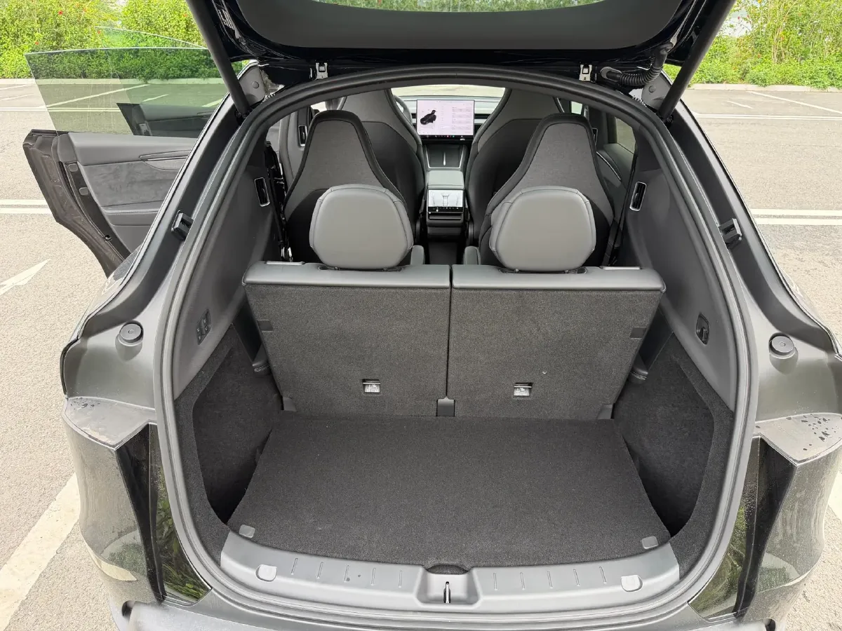 2025 Tesla Model Y L BEV,autocango,china used car exporter,china ev exporter,chinese used car exporter,chinese used ev exporter