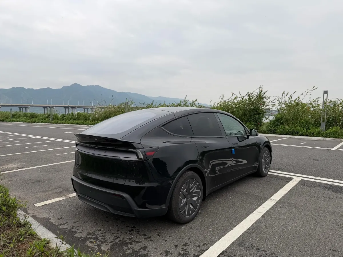 2025 Tesla Model Y L BEV,autocango,china used car exporter,china ev exporter,chinese used car exporter,chinese used ev exporter