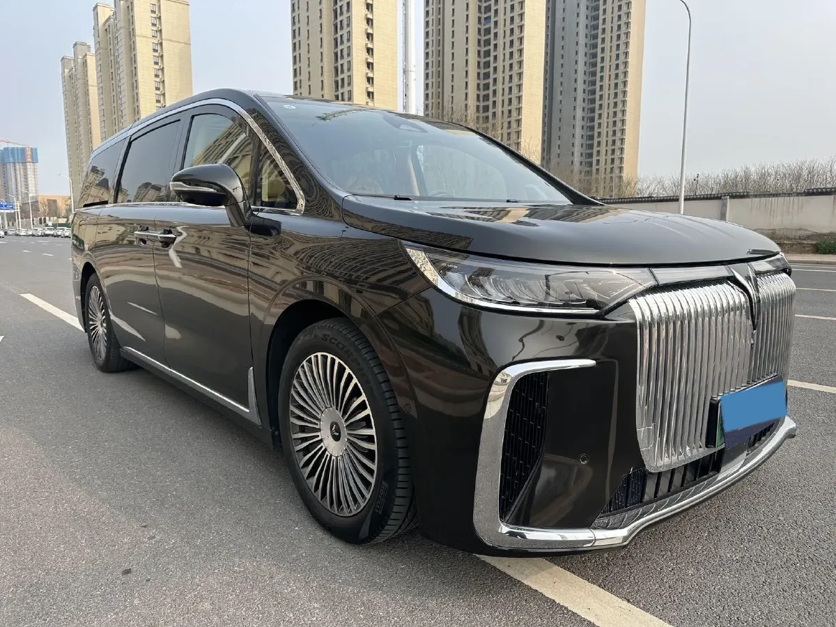 2025 Voyah Dream 1.5T 150HP L4 PHEV 41.7KWH,autocango,china used car exporter,china ev exporter,chinese used car exporter,chinese used ev exporter