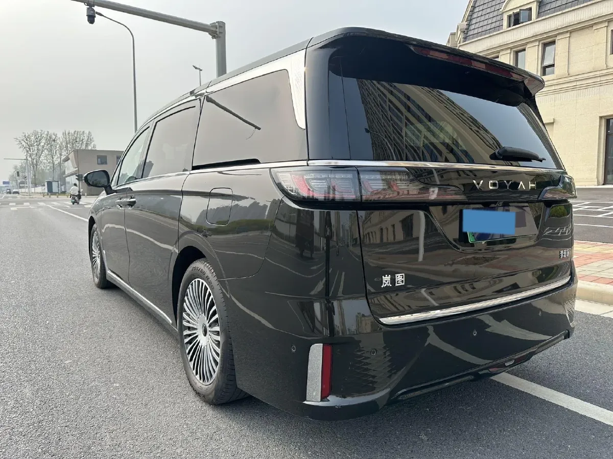 2025 Voyah Dream 1.5T 150HP L4 PHEV 41.7KWH,autocango,china used car exporter,china ev exporter,chinese used car exporter,chinese used ev exporter
