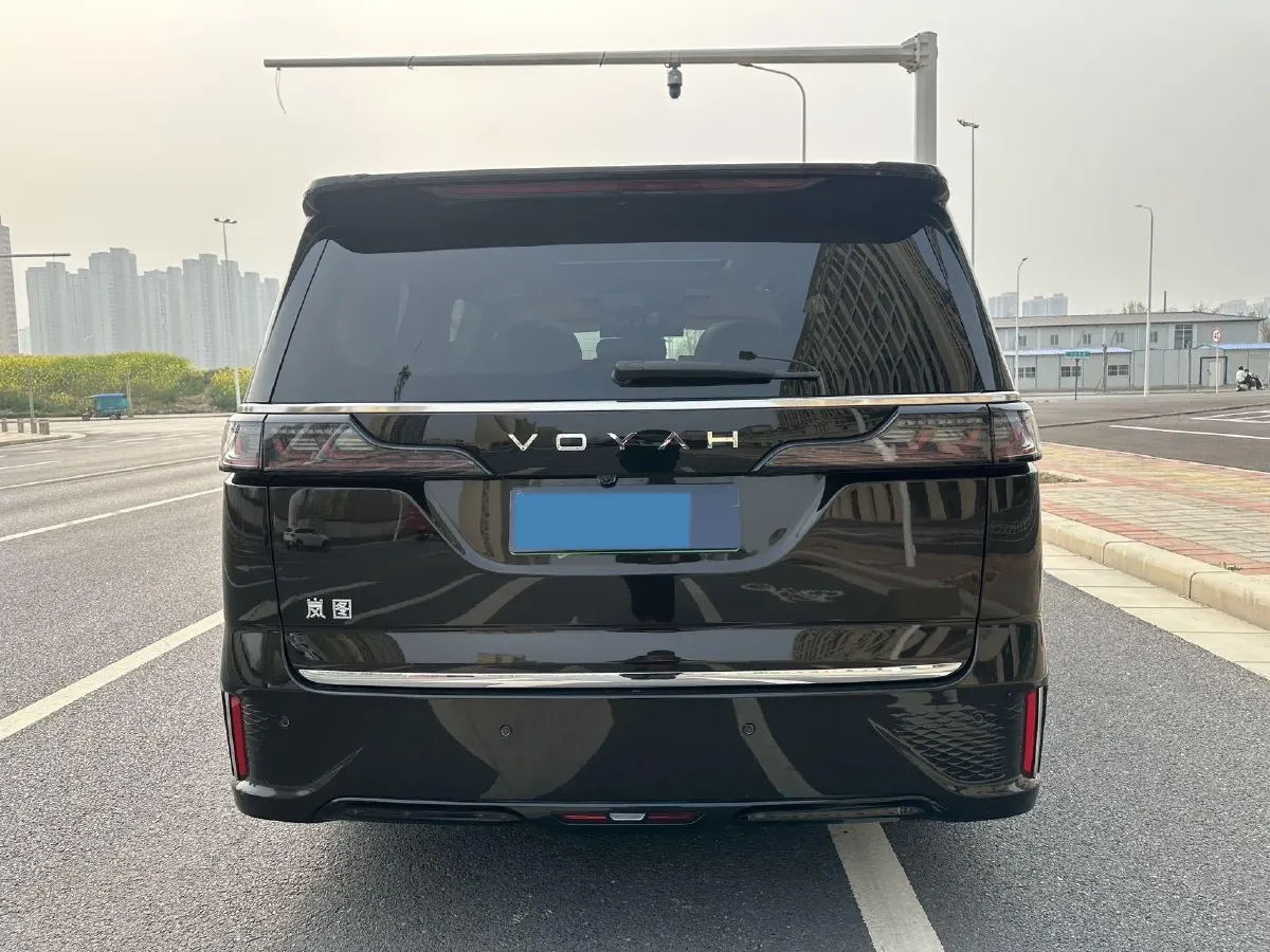 2025 Voyah Dream 1.5T 150HP L4 PHEV 41.7KWH,autocango,china used car exporter,china ev exporter,chinese used car exporter,chinese used ev exporter