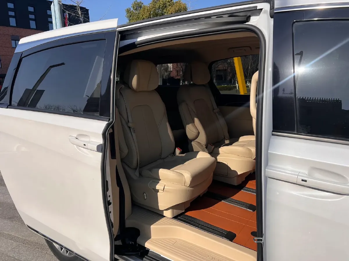 2023 Buick GL8 2.0T 237HP L4 9AT,autocango,china used car exporter,china ev exporter,chinese used car exporter,chinese used ev exporter