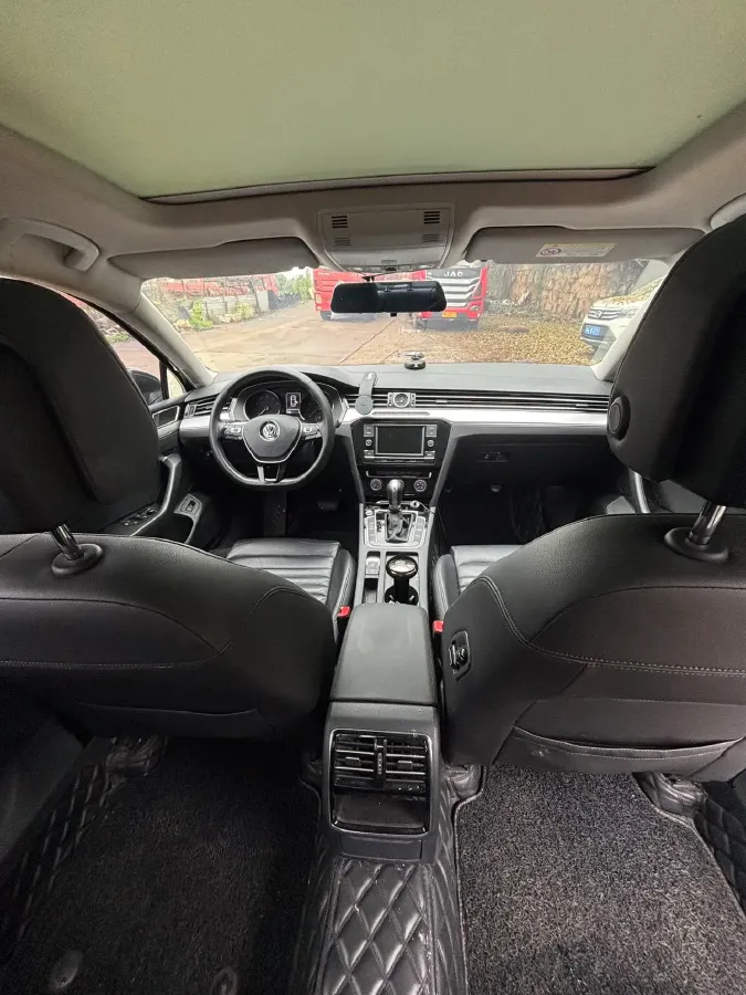 2018 Volkswagen Magotan 1.8T 180HP L4 7DCT,autocango,china used car exporter,china ev exporter,chinese used car exporter,chinese used ev exporter