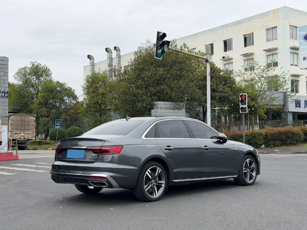 2020 Audi A4L 2.0T 190HP L4 7DCT,autocango,china used car exporter,china ev exporter,chinese used car exporter,chinese used ev exporter