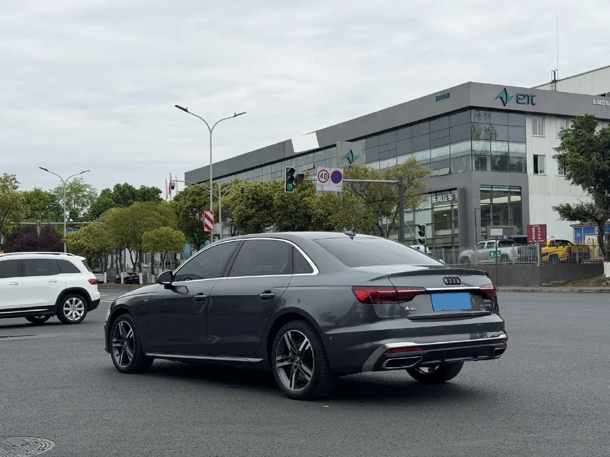 2020 Audi A4L 2.0T 190HP L4 7DCT,autocango,china used car exporter,china ev exporter,chinese used car exporter,chinese used ev exporter