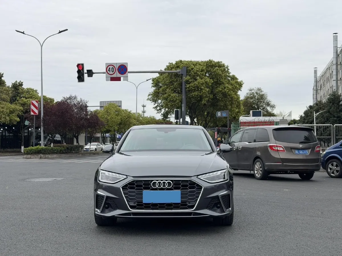 2020 Audi A4L 2.0T 190HP L4 7DCT,autocango,china used car exporter,china ev exporter,chinese used car exporter,chinese used ev exporter