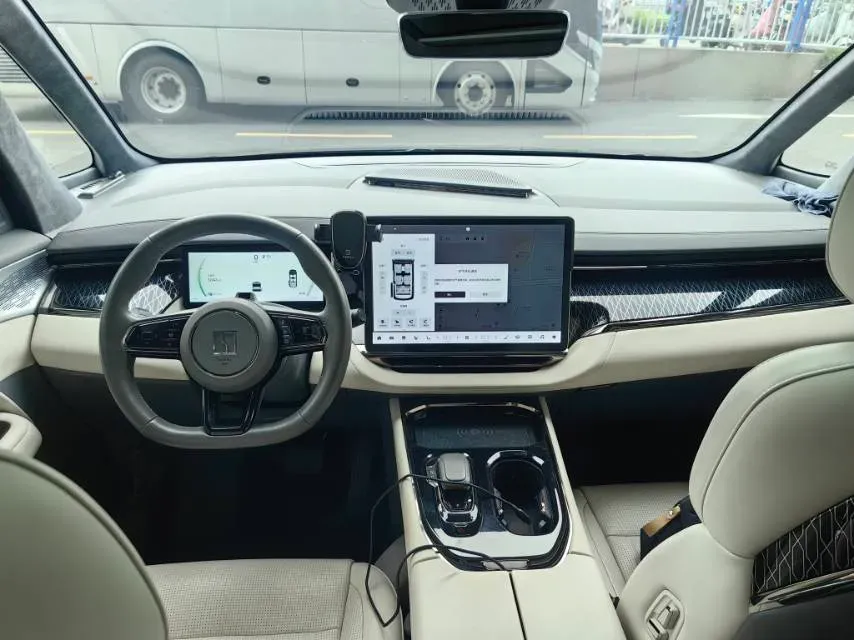 2022 Zeekr 009 BEV 116KWH,autocango,china used car exporter,china ev exporter,chinese used car exporter,chinese used ev exporter