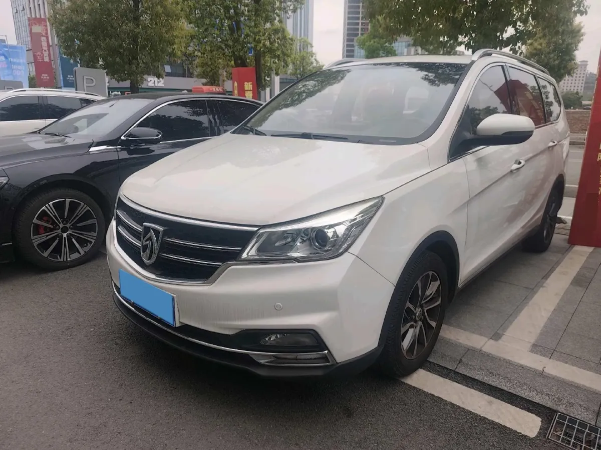 2017 BaoJun 730 1.5T 150HP L4 6DCT,autocango,china used car exporter,china ev exporter,chinese used car exporter,chinese used ev exporter