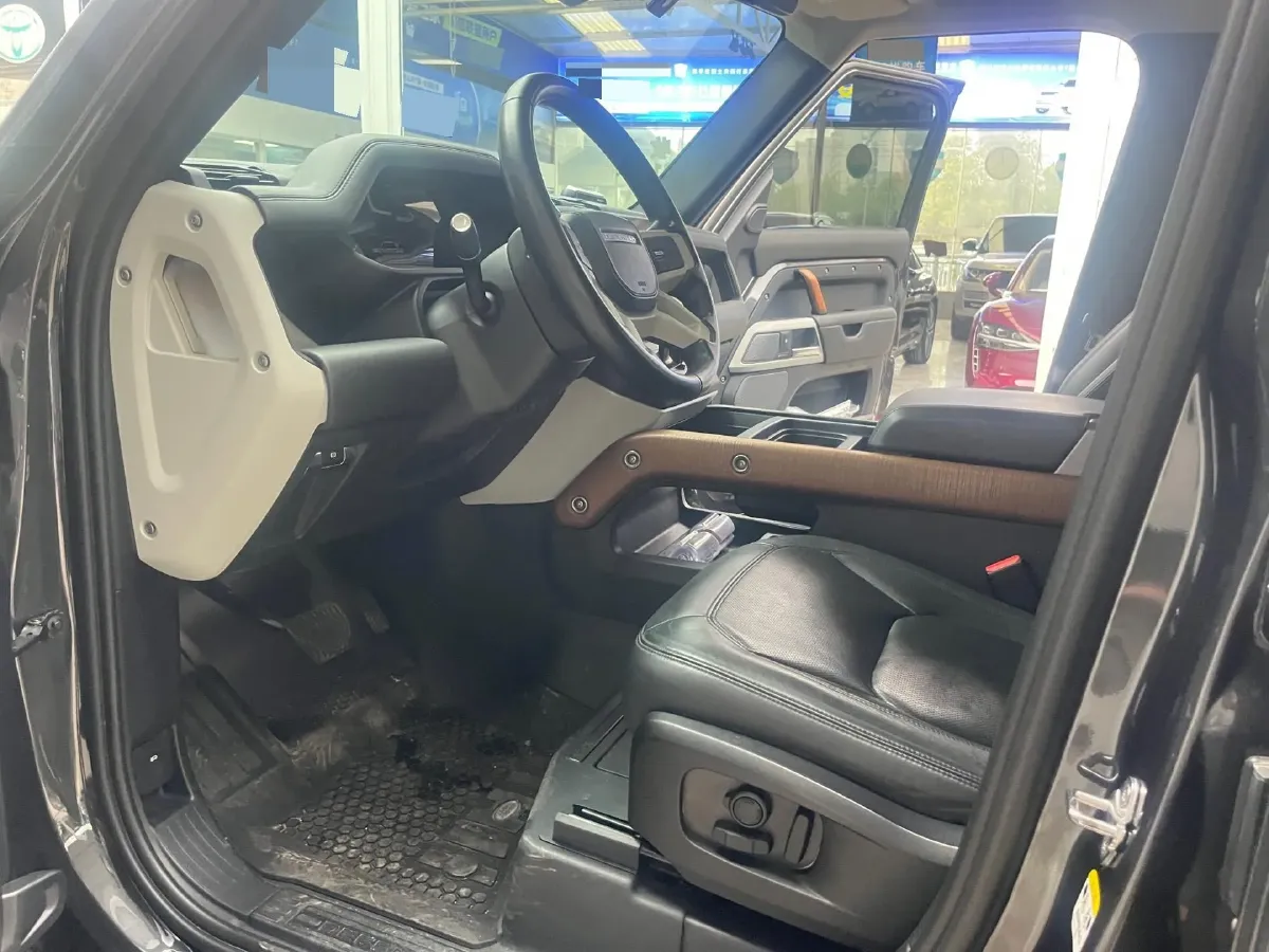2023 Land Rover Defender 3.0T 400HP L6 8AT,autocango,china used car exporter,china ev exporter,chinese used car exporter,chinese used ev exporter