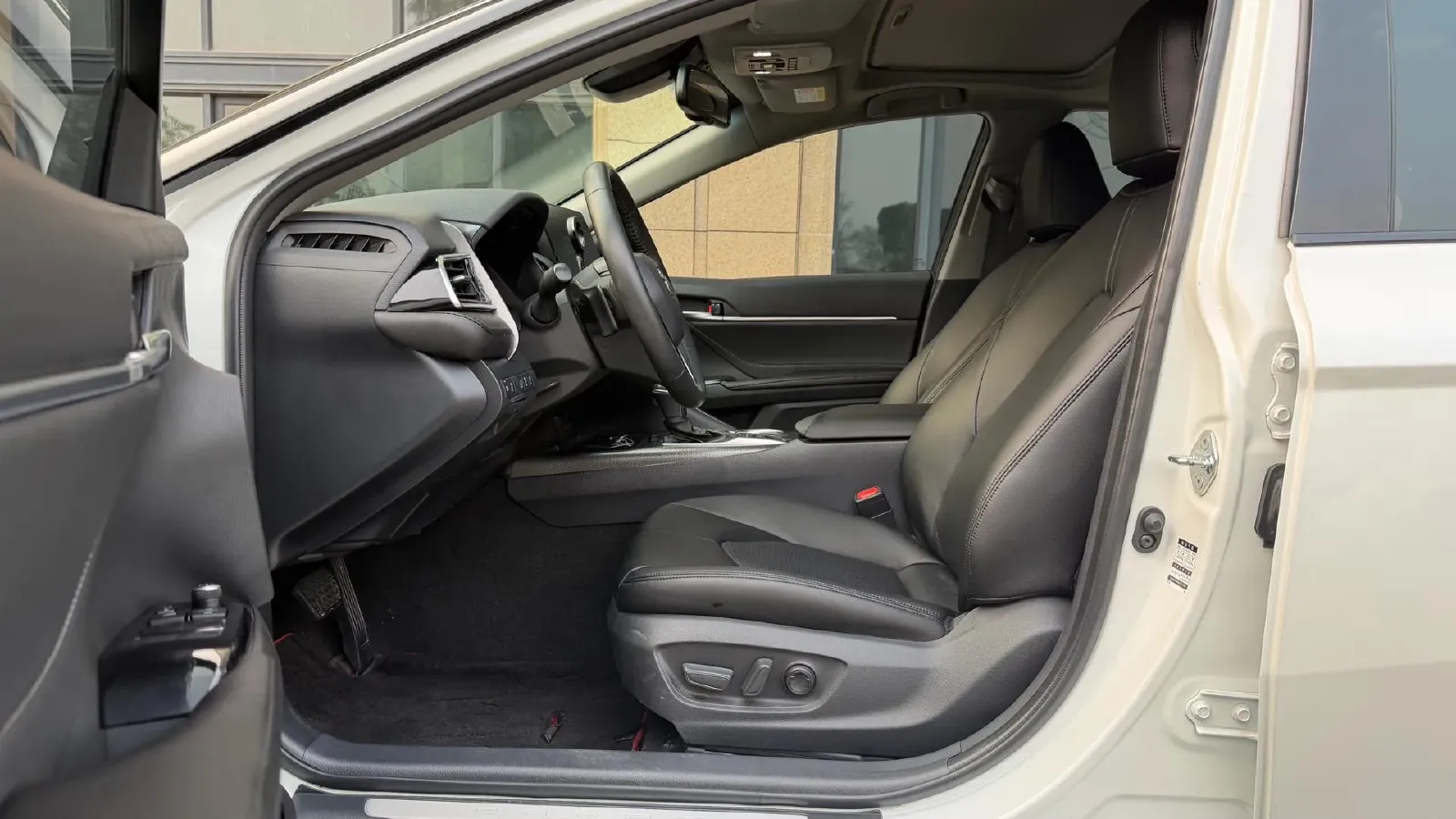 2021 Toyota Camry 2.5L 209HP L4 8AT,autocango,china used car exporter,china ev exporter,chinese used car exporter,chinese used ev exporter