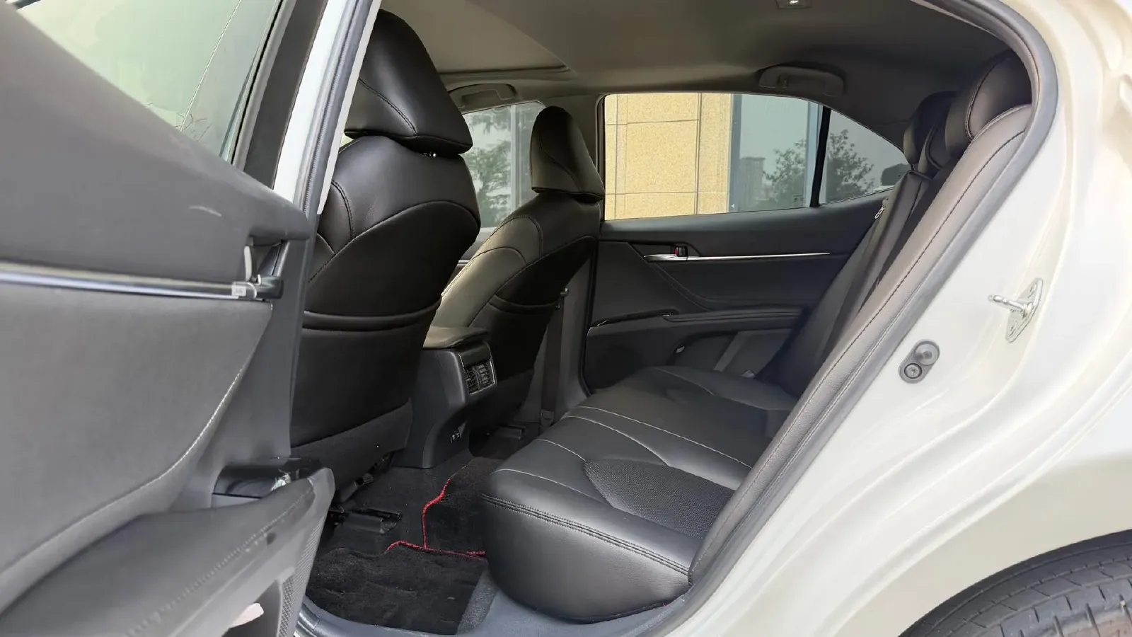 2021 Toyota Camry 2.5L 209HP L4 8AT,autocango,china used car exporter,china ev exporter,chinese used car exporter,chinese used ev exporter