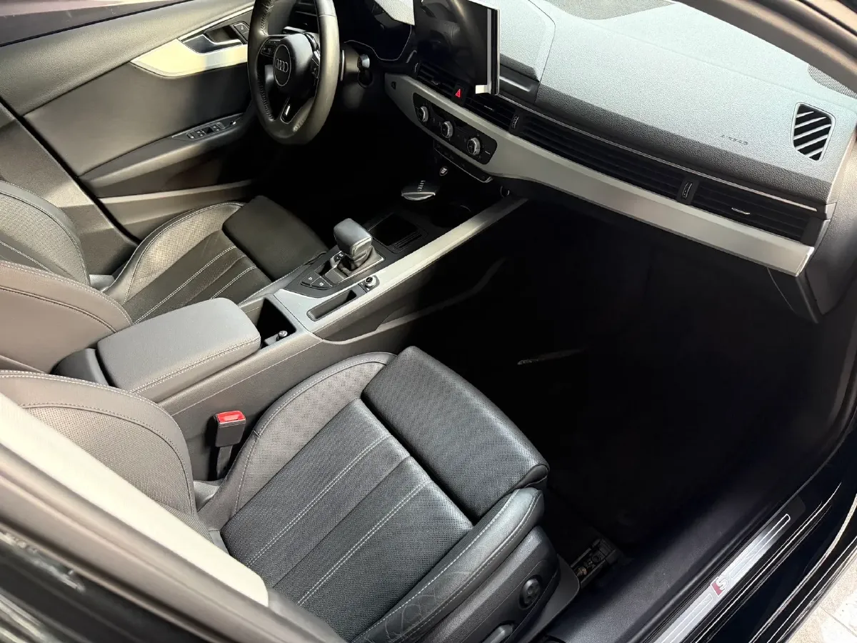 2020 Audi A4L 2.0T 190HP L4 7DCT,autocango,china used car exporter,china ev exporter,chinese used car exporter,chinese used ev exporter