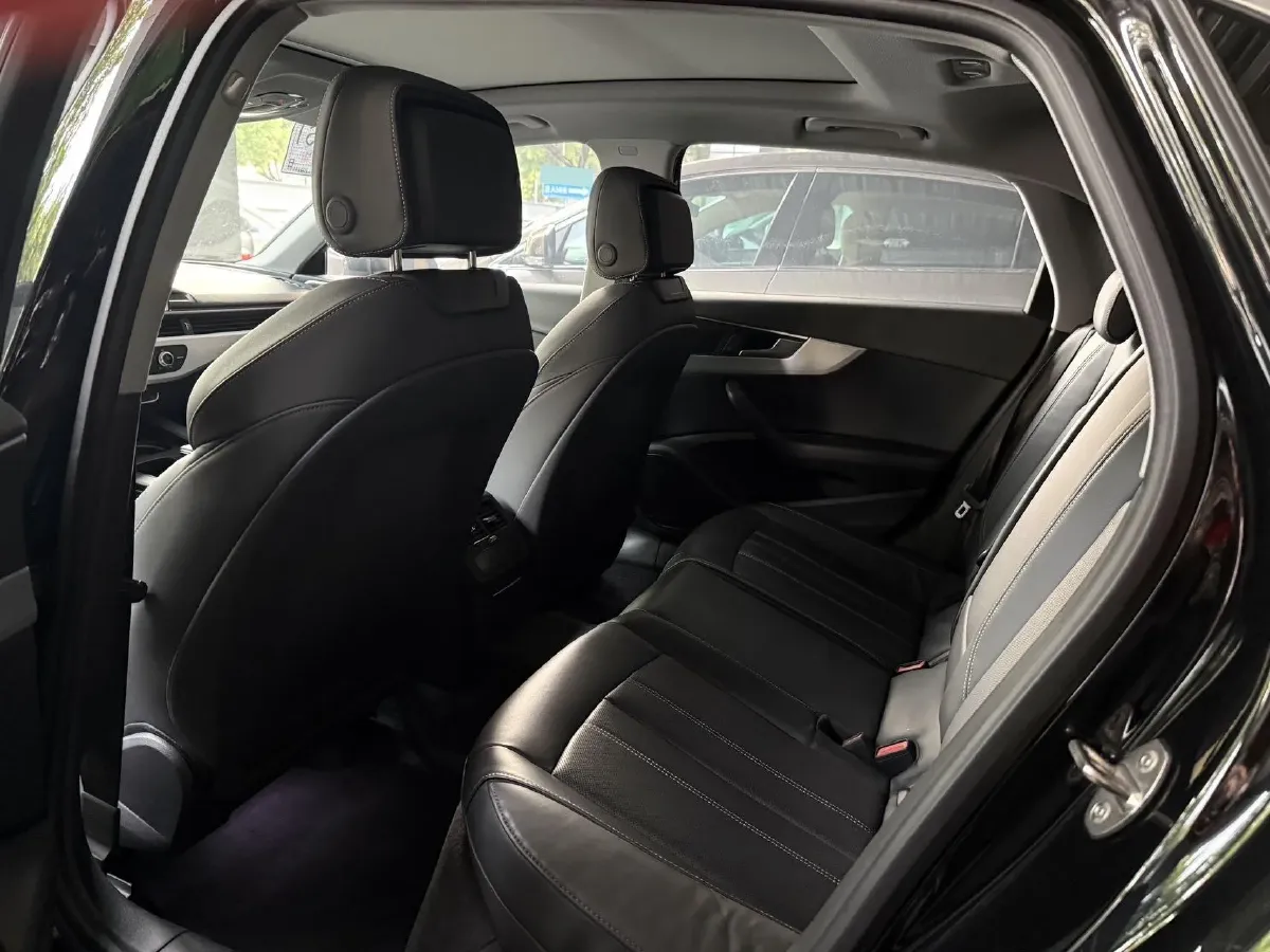 2020 Audi A4L 2.0T 190HP L4 7DCT,autocango,china used car exporter,china ev exporter,chinese used car exporter,chinese used ev exporter