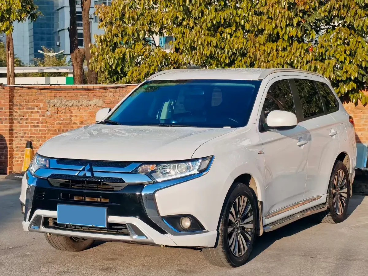 2020 Mitsubishi Outlander 2.0L 166HP L4 CVT,autocango,china used car exporter,china ev exporter,chinese used car exporter,chinese used ev exporter
