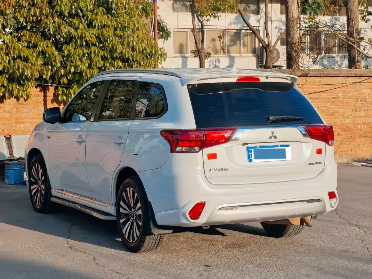 2020 Mitsubishi Outlander 2.0L 166HP L4 CVT,autocango,china used car exporter,china ev exporter,chinese used car exporter,chinese used ev exporter