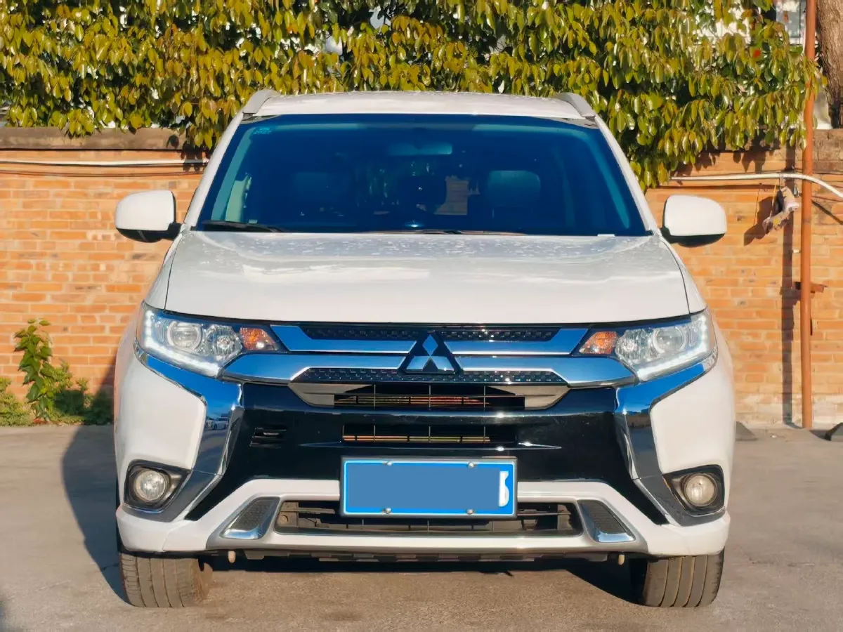 2020 Mitsubishi Outlander 2.0L 166HP L4 CVT,autocango,china used car exporter,china ev exporter,chinese used car exporter,chinese used ev exporter