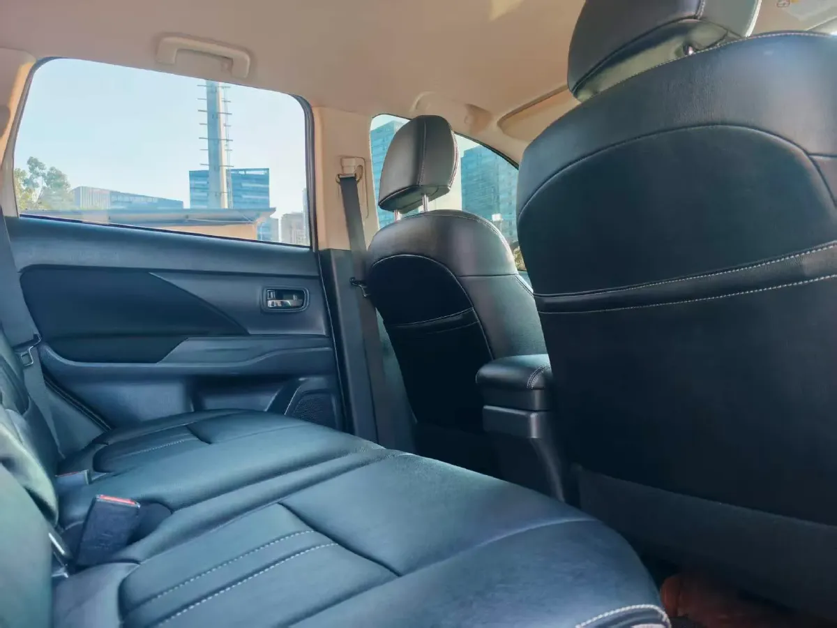 2020 Mitsubishi Outlander 2.0L 166HP L4 CVT,autocango,china used car exporter,china ev exporter,chinese used car exporter,chinese used ev exporter