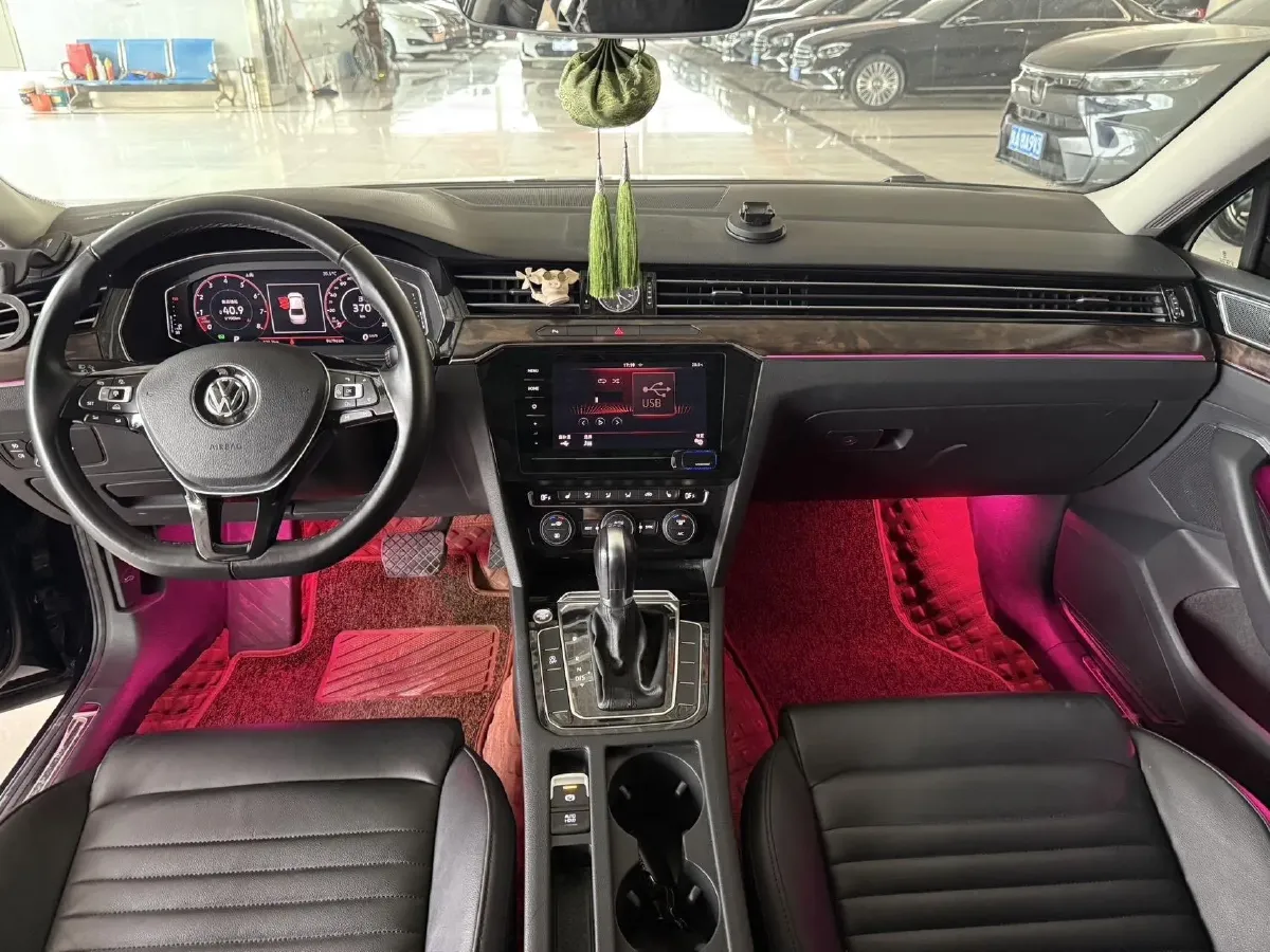 2019 Volkswagen Magotan 2.0T 186HP L4 7DCT,autocango,china used car exporter,china ev exporter,chinese used car exporter,chinese used ev exporter