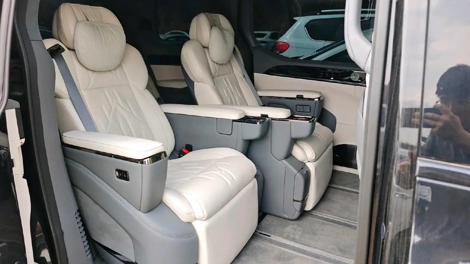 2024 Zeekr 009 BEV 108KWH,autocango,china used car exporter,china ev exporter,chinese used car exporter,chinese used ev exporter