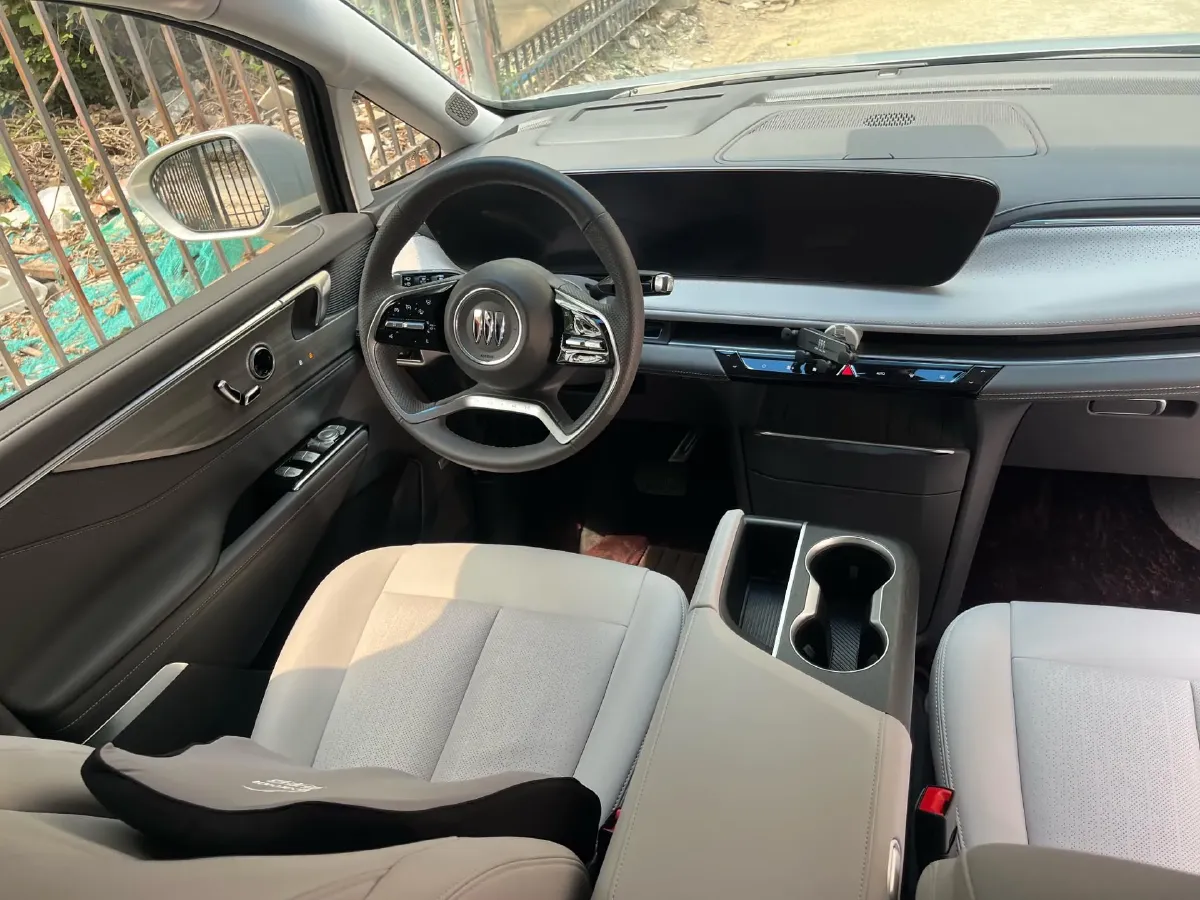 2025 Buick GL8 2.0T 237HP L4 9AT,autocango,china used car exporter,china ev exporter,chinese used car exporter,chinese used ev exporter