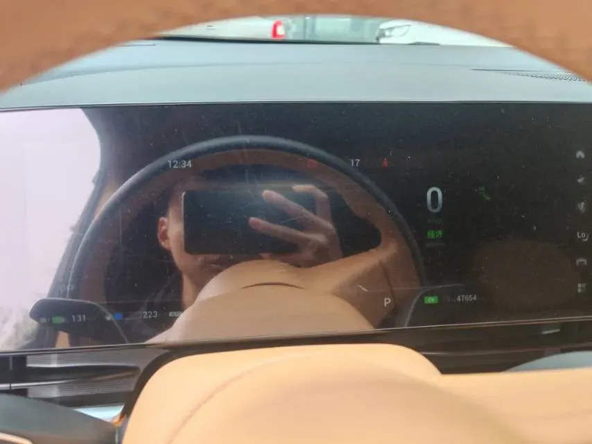 2024 Voyah Dream 1.5T 150HP L4 PHEV 43KWH,autocango,china used car exporter,china ev exporter,chinese used car exporter,chinese used ev exporter