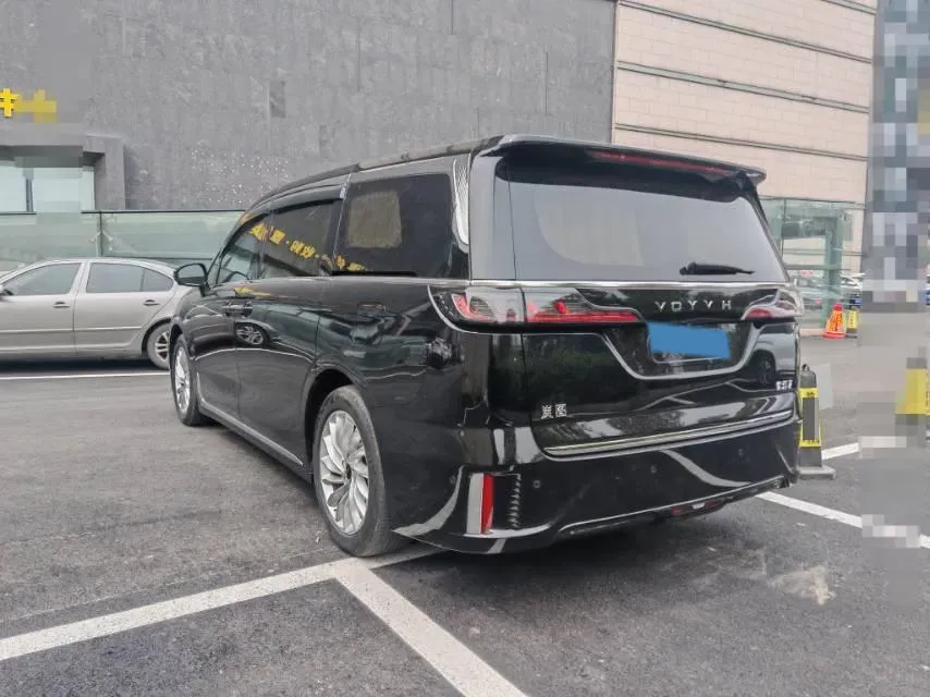 2024 Voyah Dream 1.5T 150HP L4 PHEV 43KWH,autocango,china used car exporter,china ev exporter,chinese used car exporter,chinese used ev exporter