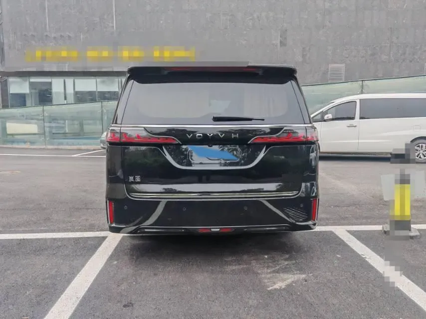 2024 Voyah Dream 1.5T 150HP L4 PHEV 43KWH,autocango,china used car exporter,china ev exporter,chinese used car exporter,chinese used ev exporter