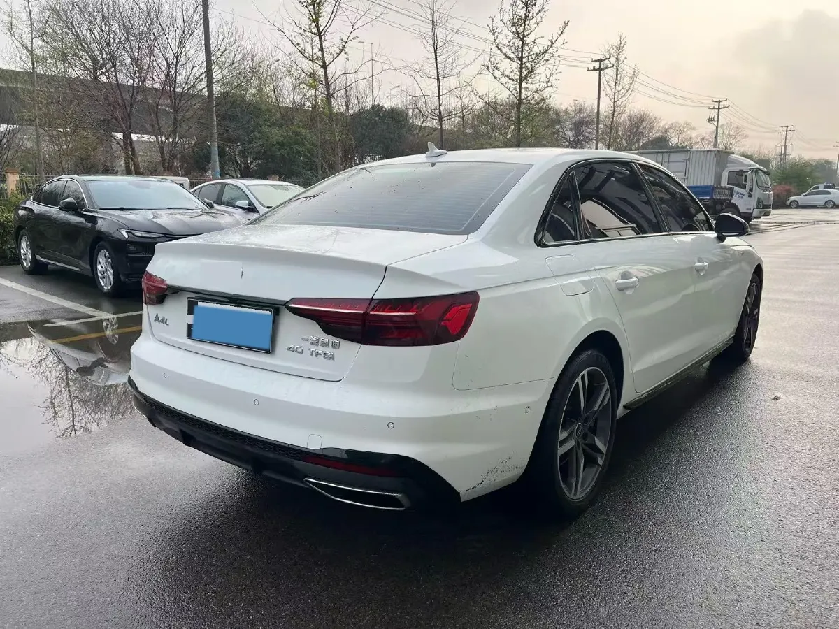 2022 Audi A4L 2.0T 190HP L4 7DCT,autocango,china used car exporter,china ev exporter,chinese used car exporter,chinese used ev exporter