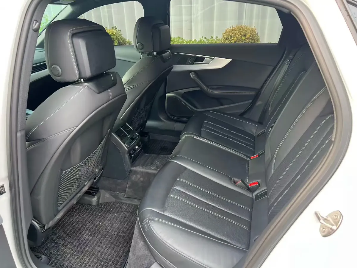 2022 Audi A4L 2.0T 190HP L4 7DCT,autocango,china used car exporter,china ev exporter,chinese used car exporter,chinese used ev exporter