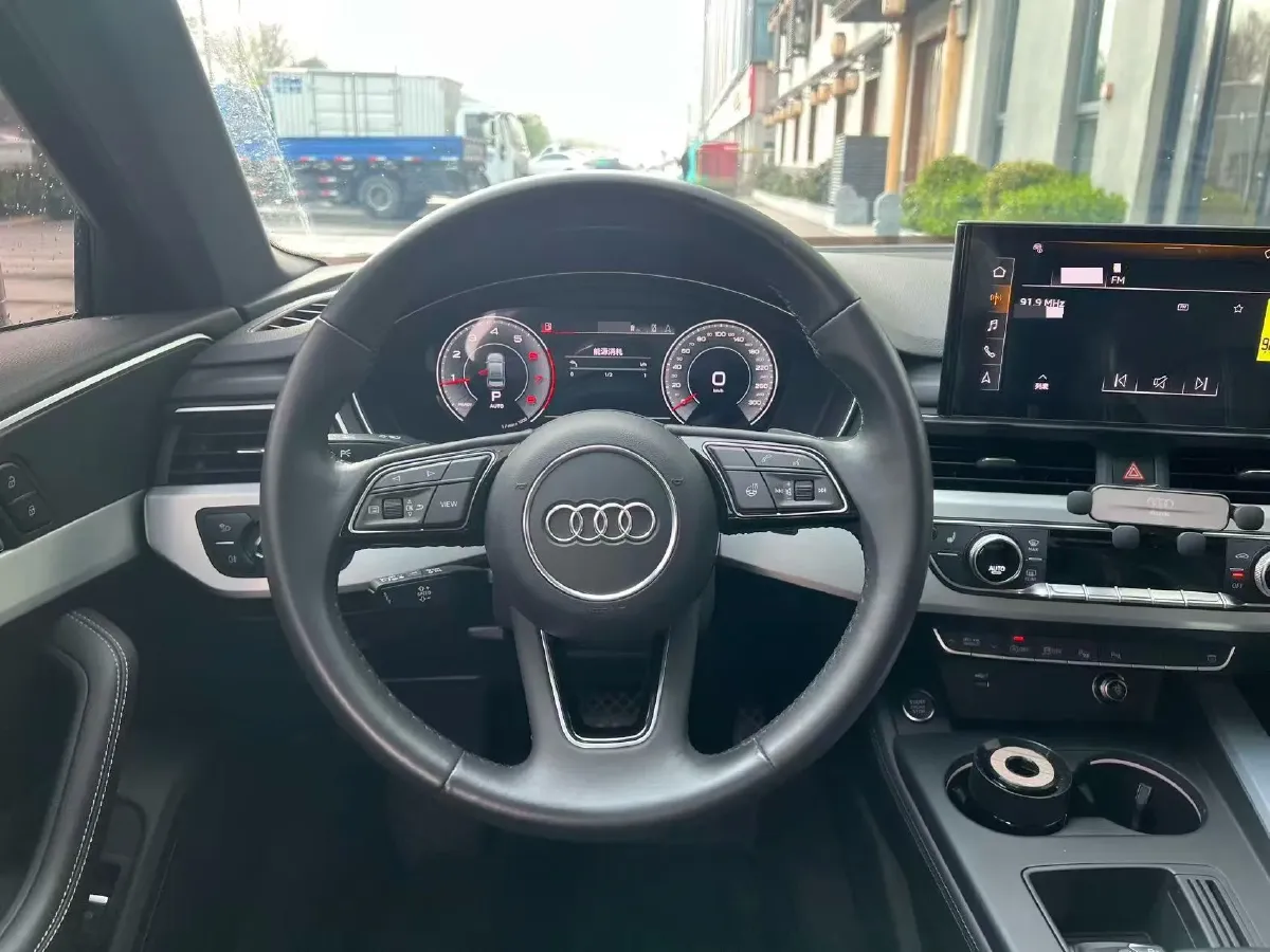 2022 Audi A4L 2.0T 190HP L4 7DCT,autocango,china used car exporter,china ev exporter,chinese used car exporter,chinese used ev exporter
