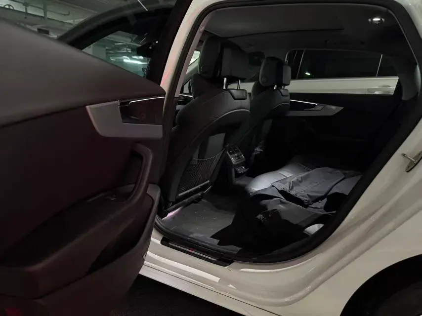 2020 Audi A4L 2.0T 190HP L4 7DCT,autocango,china used car exporter,china ev exporter,chinese used car exporter,chinese used ev exporter