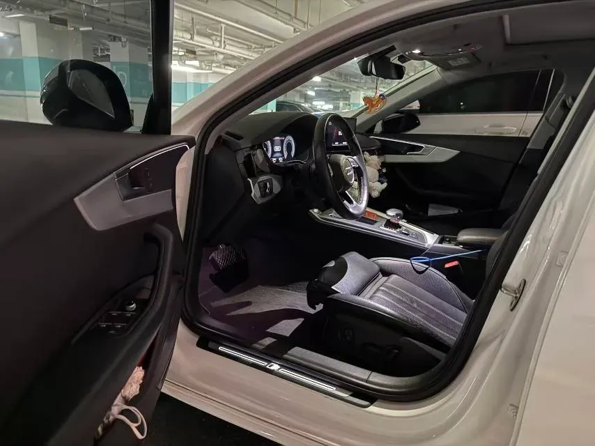 2020 Audi A4L 2.0T 190HP L4 7DCT,autocango,china used car exporter,china ev exporter,chinese used car exporter,chinese used ev exporter