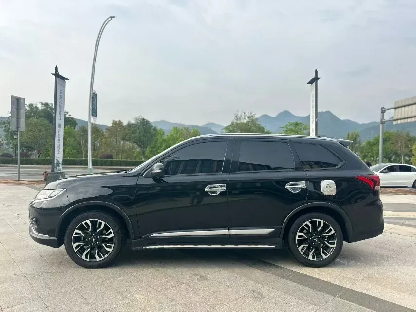 2019 Mitsubishi Outlander 2.0L 166HP L4 CVT,autocango,china used car exporter,china ev exporter,chinese used car exporter,chinese used ev exporter