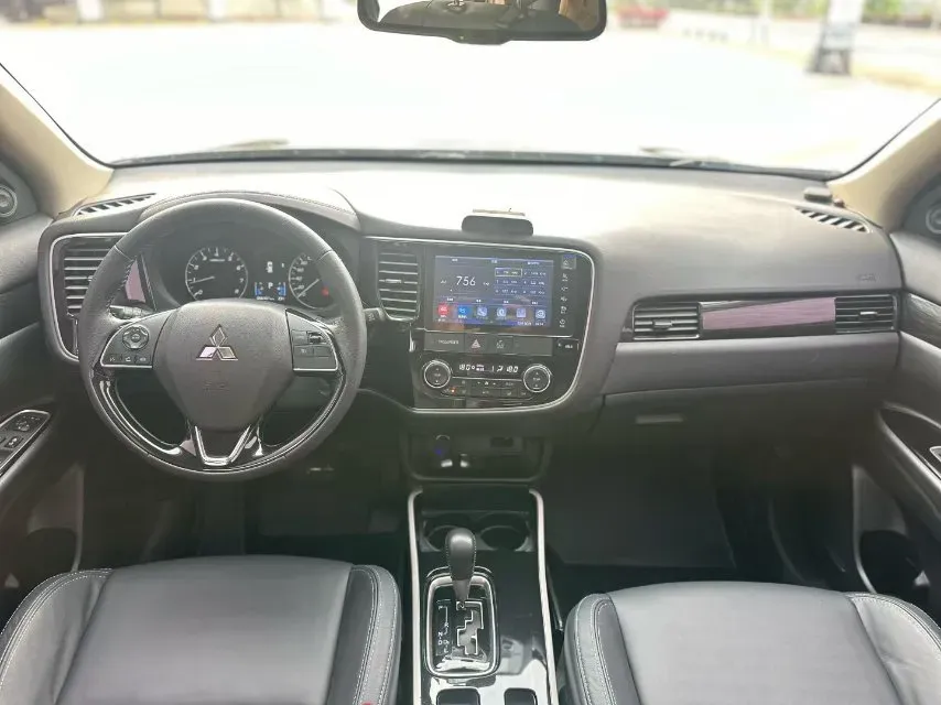 2019 Mitsubishi Outlander 2.0L 166HP L4 CVT,autocango,china used car exporter,china ev exporter,chinese used car exporter,chinese used ev exporter