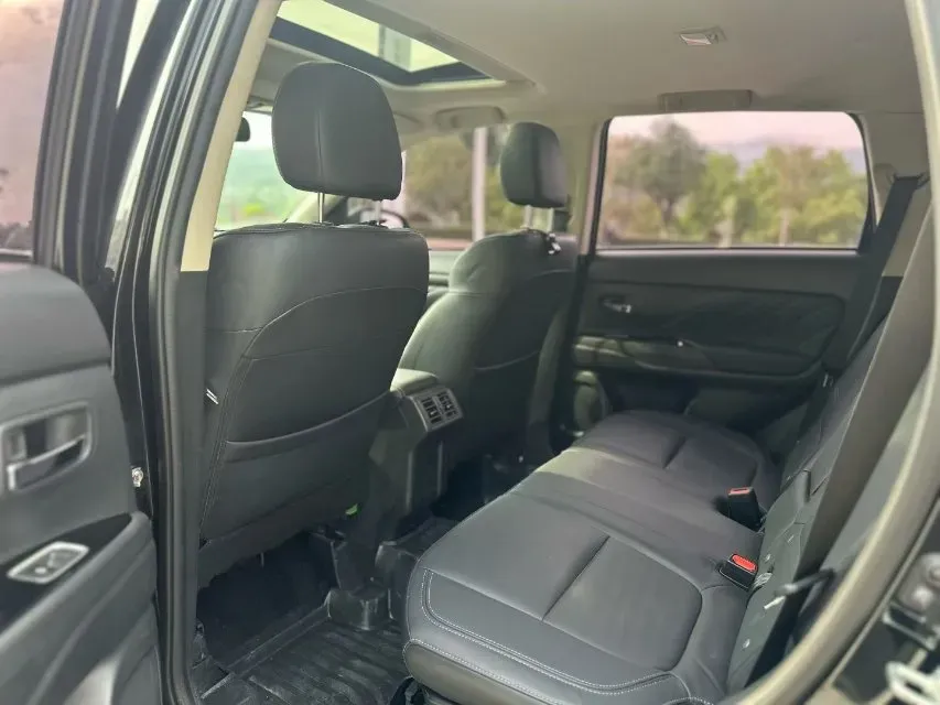 2019 Mitsubishi Outlander 2.0L 166HP L4 CVT,autocango,china used car exporter,china ev exporter,chinese used car exporter,chinese used ev exporter