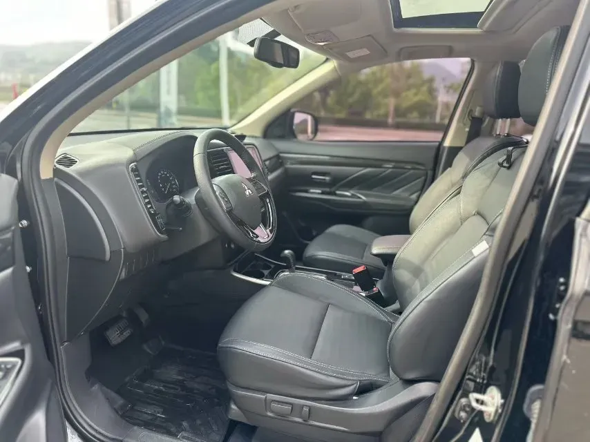 2019 Mitsubishi Outlander 2.0L 166HP L4 CVT,autocango,china used car exporter,china ev exporter,chinese used car exporter,chinese used ev exporter