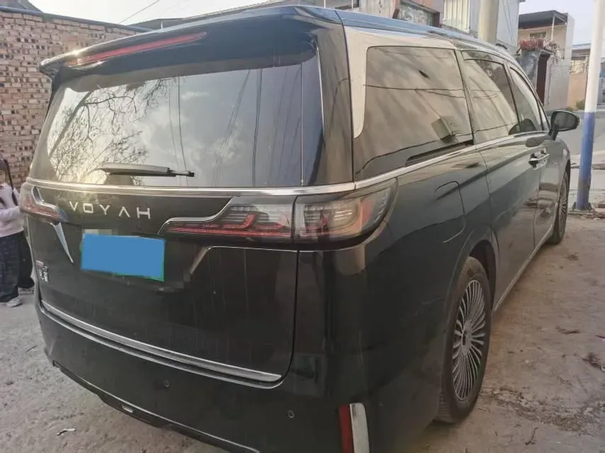 2025 Voyah Dream 1.5T 150HP L4 PHEV 41.7KWH,autocango,china used car exporter,china ev exporter,chinese used car exporter,chinese used ev exporter