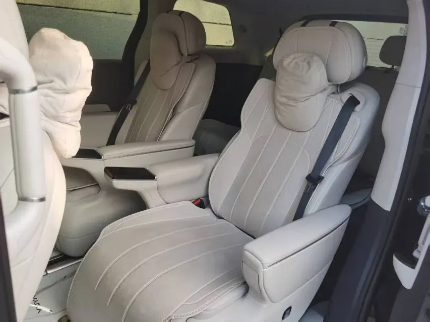 2025 Voyah Dream 1.5T 150HP L4 PHEV 41.7KWH,autocango,china used car exporter,china ev exporter,chinese used car exporter,chinese used ev exporter