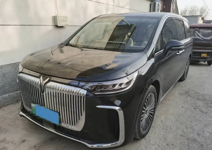 2025 Voyah Dream 1.5T 150HP L4 PHEV 41.7KWH,autocango,china used car exporter,china ev exporter,chinese used car exporter,chinese used ev exporter