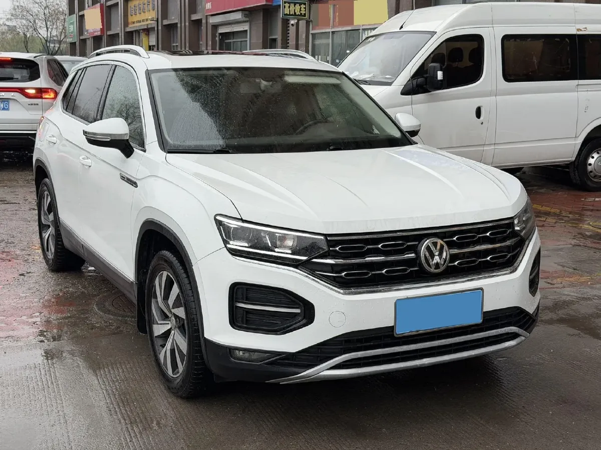 2019 Jeep Cherokee 2.0T 234HP L4 9AT,autocango,china used car exporter,china ev exporter,chinese used car exporter,chinese used ev exporter