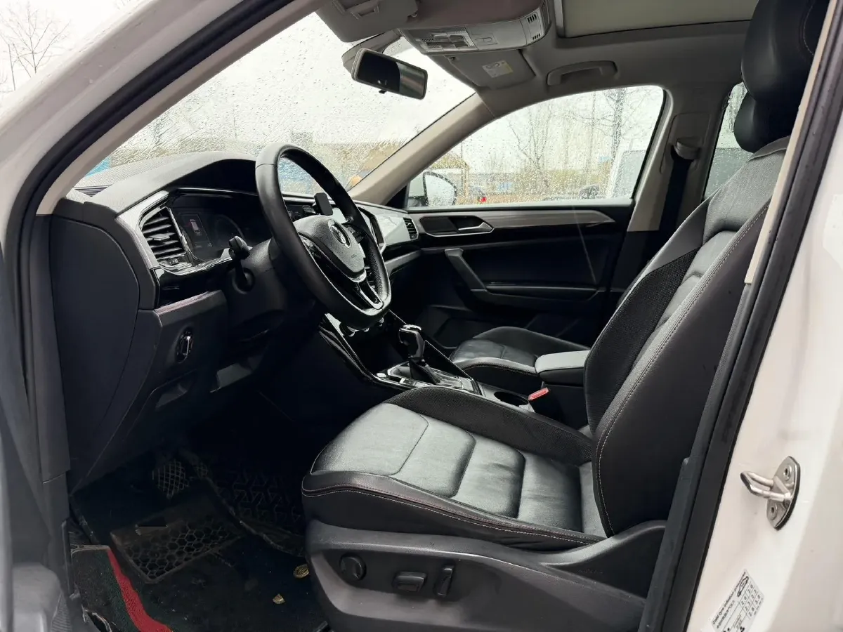 2019 Jeep Cherokee 2.0T 234HP L4 9AT,autocango,china used car exporter,china ev exporter,chinese used car exporter,chinese used ev exporter
