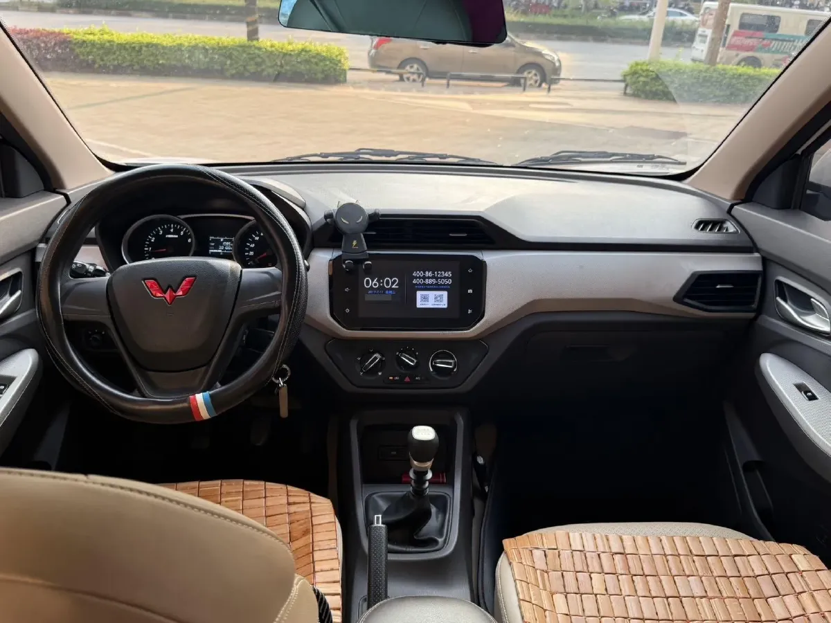 2021 WuLing RongGuang New Truck 1.5L 99HP L4 5MT,autocango,china used car exporter,china ev exporter,chinese used car exporter,chinese used ev exporter