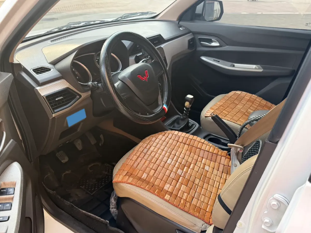 2021 WuLing RongGuang New Truck 1.5L 99HP L4 5MT,autocango,china used car exporter,china ev exporter,chinese used car exporter,chinese used ev exporter