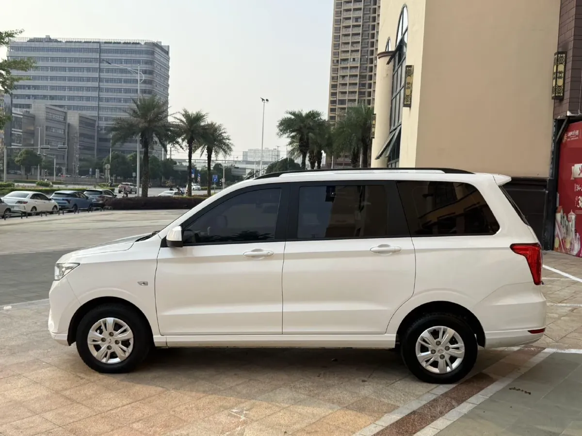 2021 WuLing RongGuang New Truck 1.5L 99HP L4 5MT,autocango,china used car exporter,china ev exporter,chinese used car exporter,chinese used ev exporter