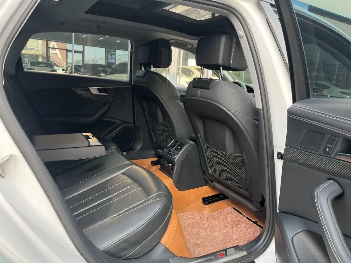 2022 Audi A4L 2.0T 190HP L4 7DCT,autocango,china used car exporter,china ev exporter,chinese used car exporter,chinese used ev exporter