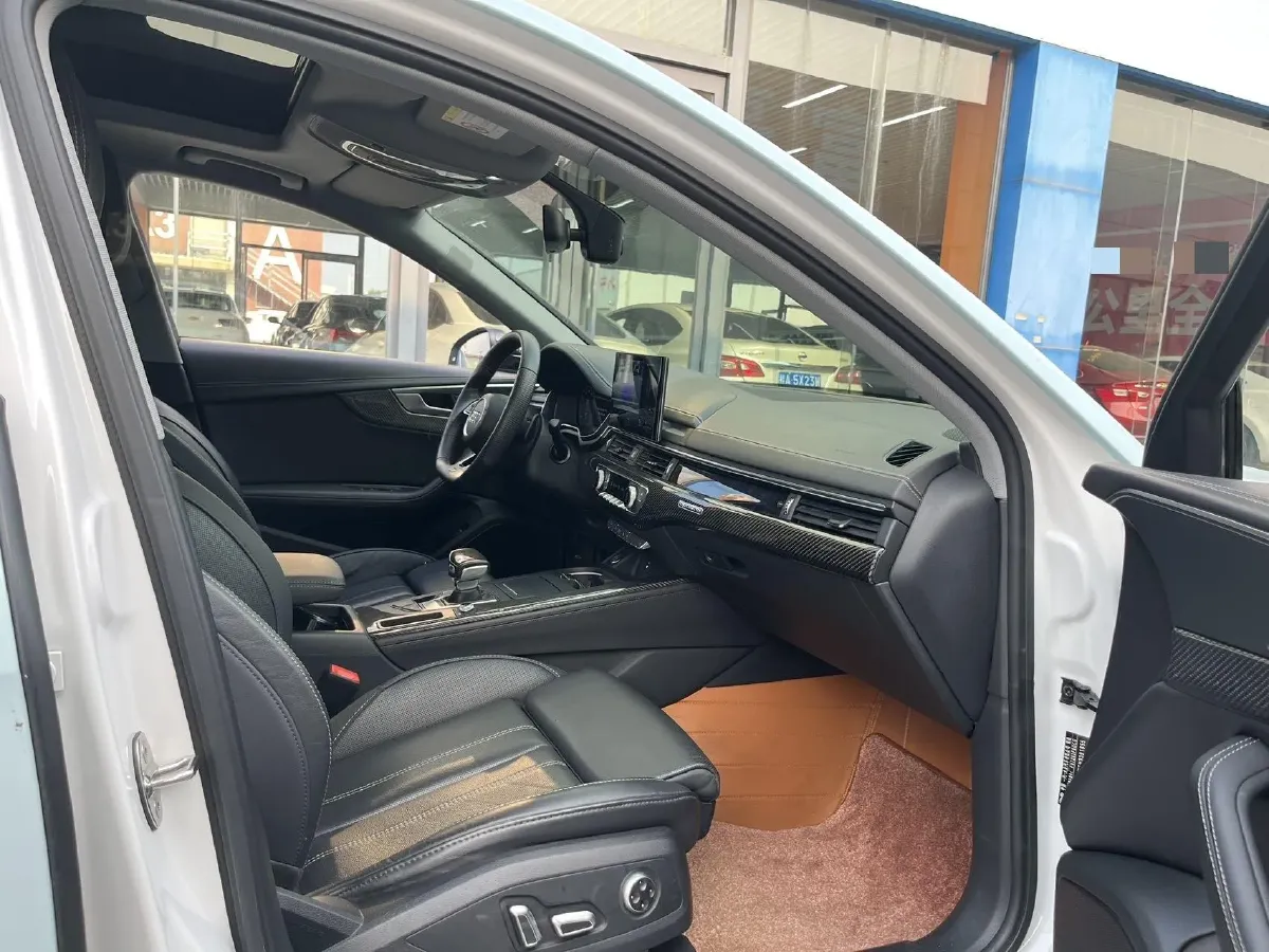 2022 Audi A4L 2.0T 190HP L4 7DCT,autocango,china used car exporter,china ev exporter,chinese used car exporter,chinese used ev exporter