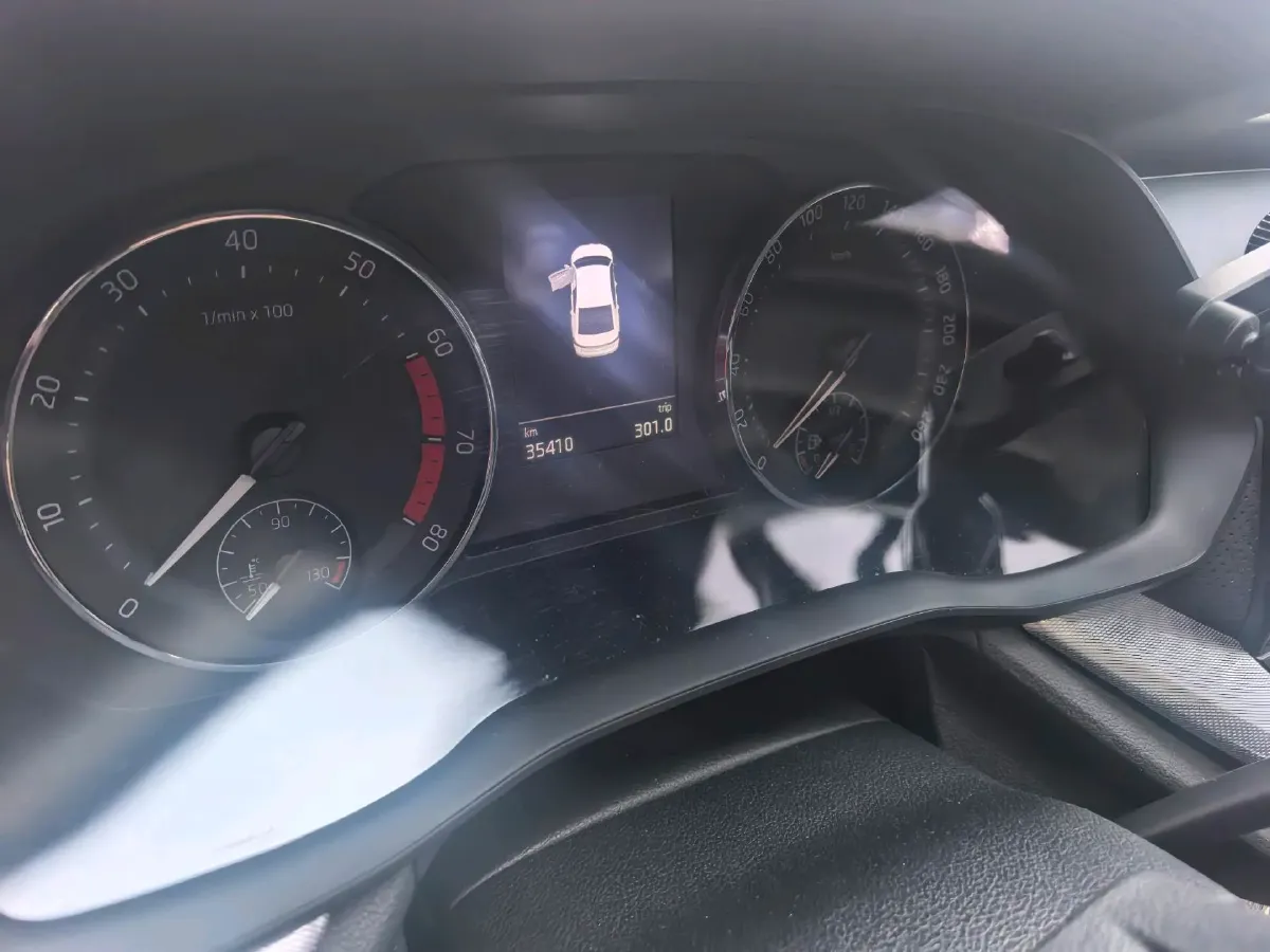 2022 Skoda Octavia 1.4T 150HP L4 7DCT,autocango,china used car exporter,china ev exporter,chinese used car exporter,chinese used ev exporter