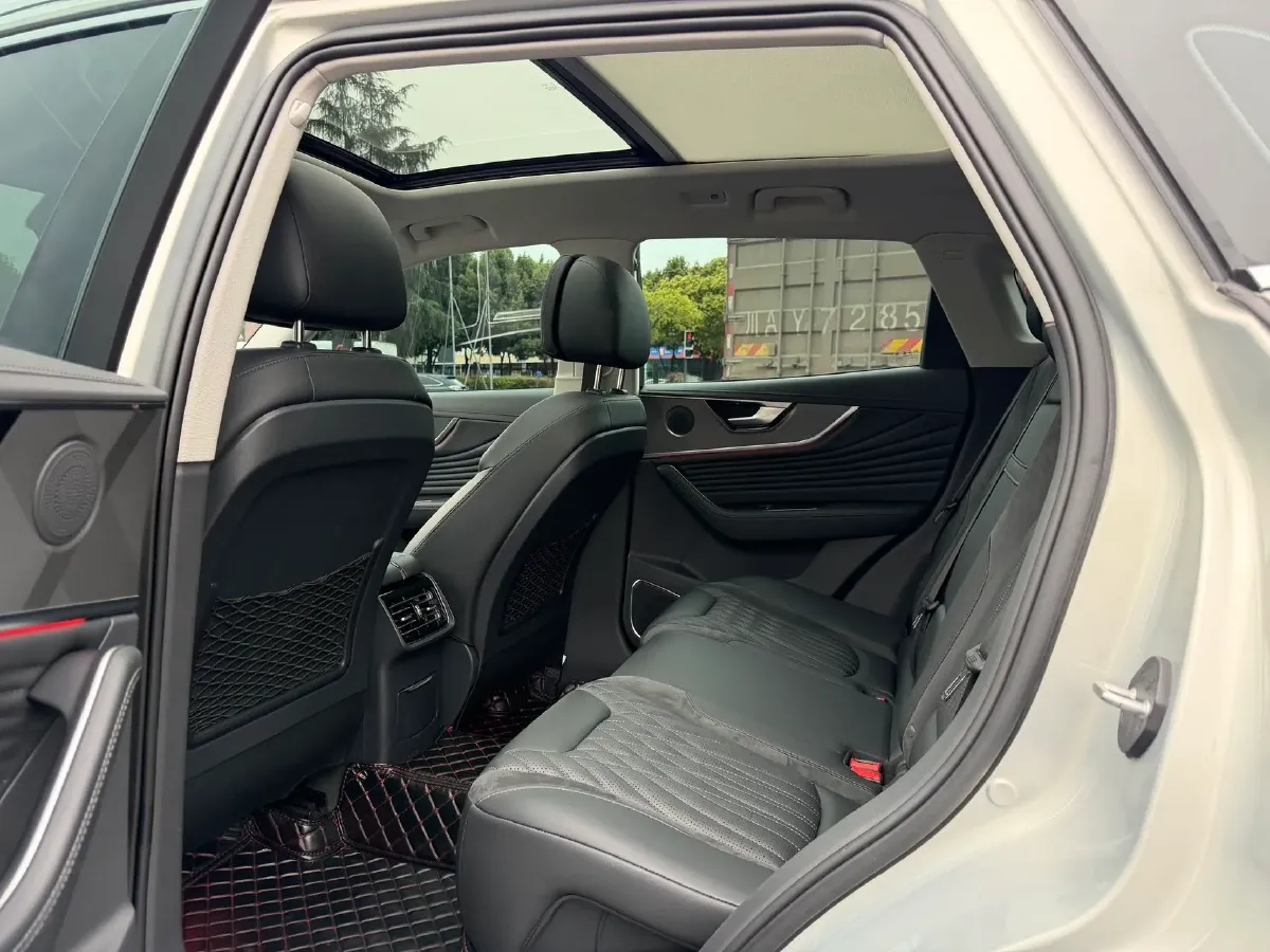 2023 HongQi HS5 2.0T 252HP L4 8AT,autocango,china used car exporter,china ev exporter,chinese used car exporter,chinese used ev exporter